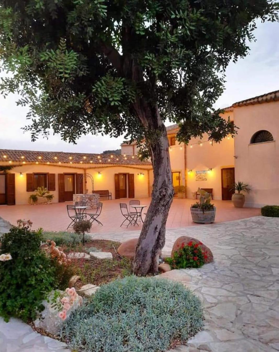 Villa Agriturismo Antichi Granai à Calatafimi-Segesta Extérieur photo